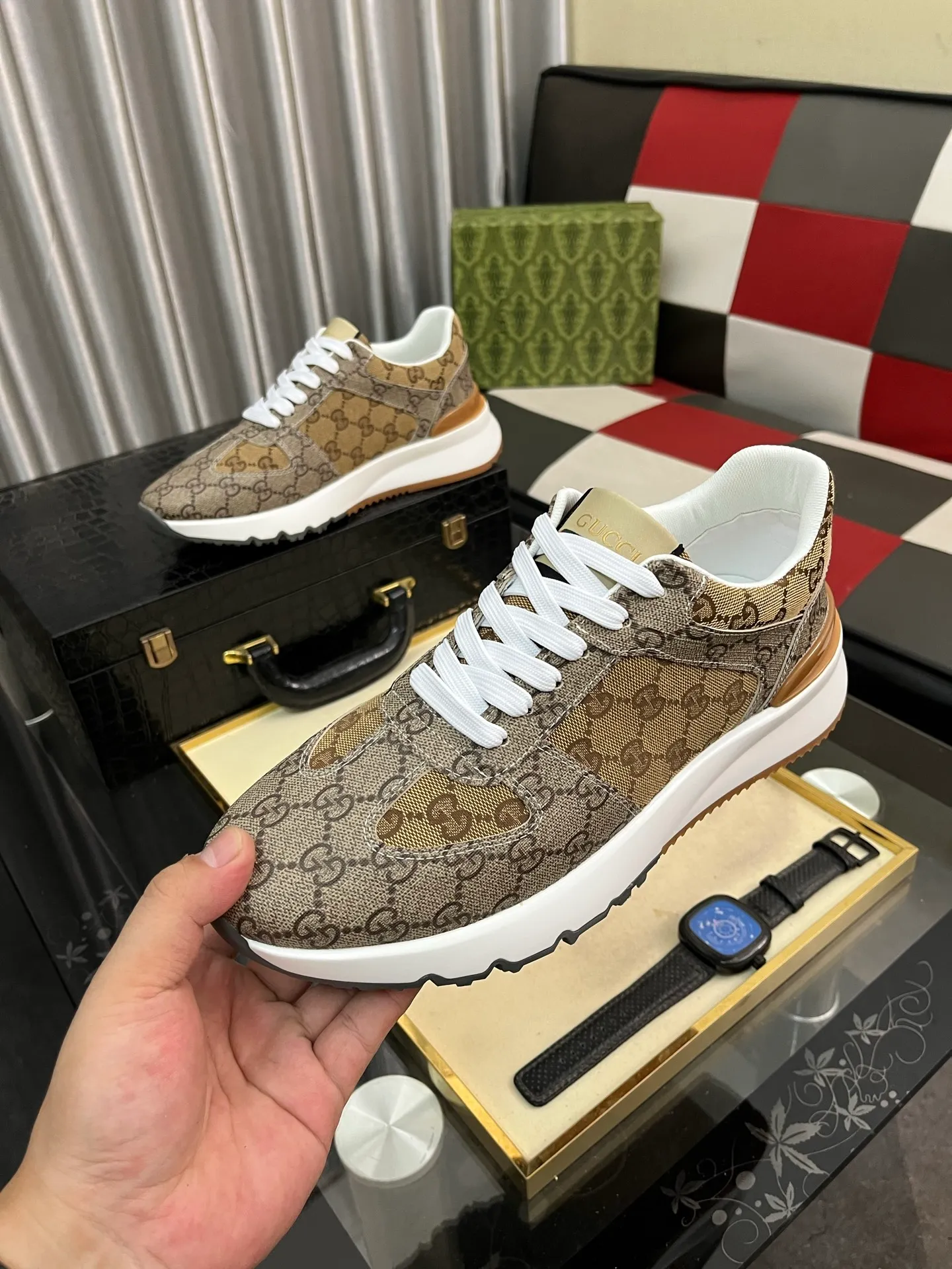 Men's shoes 💰438⌚️⌚️Gucci •Gucci original quality.~ Unique modern style sneakers. 🏃A must-have casual shoe for trendy men😍😍 Original brand imported from Italy, imported original leather, sheep lining (refuses to discolor and grind feet) Sole: Original sole provided by the original factory, French lazy style design ⚠️Fit to the feet, original quality, super comfortable original sole. Just like shooting the real thing 🎬The real thing is better, code number: 38-443️⃣colors available